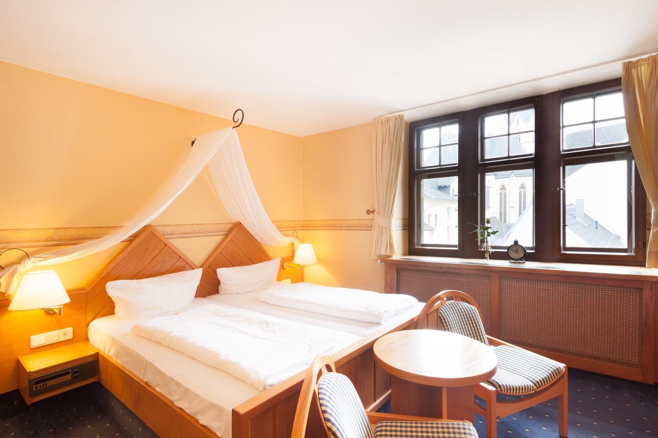 Burg Adenbach Hotel Bad Neuenahr-Ahrweiler Esterno foto